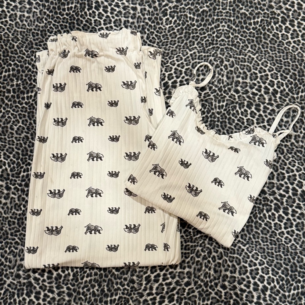 Bear Paw Ribbed  Pajamas With Bear Print Tank And Ankle Pants Size Medium